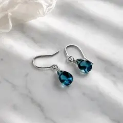 k*i様 Swarovski Lunar ドロップピアスブルー - メルカリ