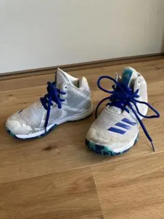 adidas バスケットボールシューズ　19.0cmのサムネイル