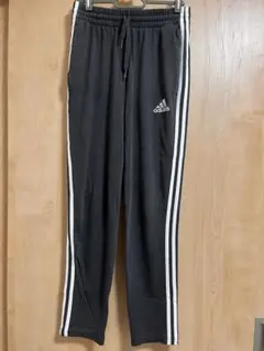adidas ストライプ 黒 ジャージパンツ