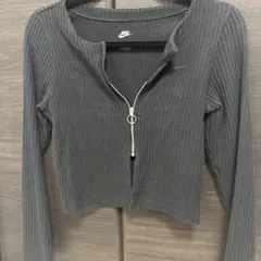 Nike ブラック クロップドトップス