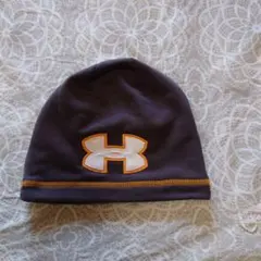 秋冬のランニングにメンズUnder Armour ニット帽 ダークグレー