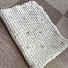 TRICK HOLIC チェリー刺繍　キルティングブランケット