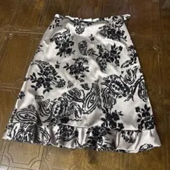 ユキトリイの新品スカートのサムネイル