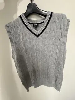 UNIQLO メンズS グレー ケーブル編み Vネック ニットベスト