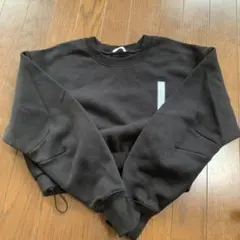 黒い長袖トレーナー