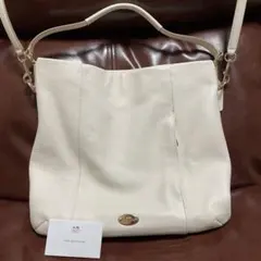 COACH ホワイトレザー ショルダーバッグ