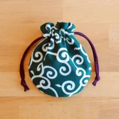 豆巾着　唐草模様（緑）　まんまる巾着　お守り袋　ミニ巾着袋　アクセサリー袋　和柄