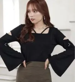 【earth music&ecology】スリット　ニットトップス　黒