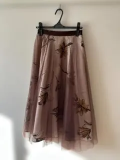 【Noela (ノエラ)】 チュール花柄ロングスカート ブラウン きれいめ 上品