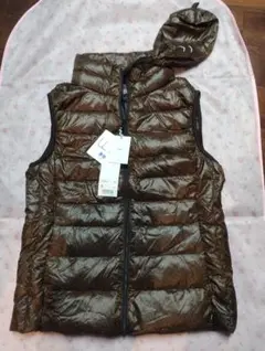 新品未使用　UNIQLO ウルトラライトダウンベスト S ダークブラウン
