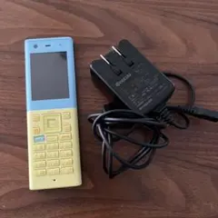 HONEY BEE KYOCERA ガラケー　充電機付き