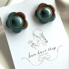 お花モチーフのデザインピアス／イヤリング◡̈♥︎チョコミント　レジン　ピアス