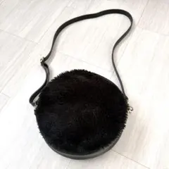 《大特価‼️》ラウンド型 ブラックファー ふわふわショルダーバッグ