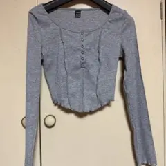 グレー　トップス