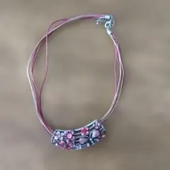 花と蝶のメタル装飾 チョーカー　ネックレス