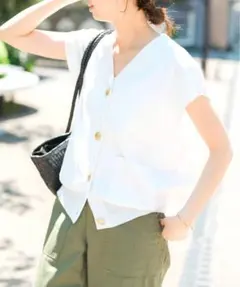 スピックアンドスパン　ニットベスト　25ss　ベスト　完売　ジレ　金ボタン