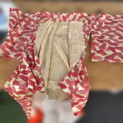 着物（または羽織）赤系 扇柄 リメイク・素材用のサムネイル