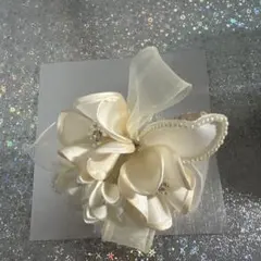 [美品]アイボリー 花 ブローチ