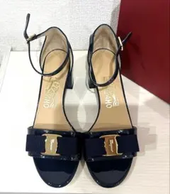 【極美品】フェラガモFerragamo GAVINA サンダル5Dのサムネイル