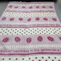 いちご柄　アクリル100% 毛布　140×200 レトロ　ブランケット　お昼寝