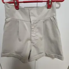 ベージュ合皮 ハイウエスト ショートパンツ