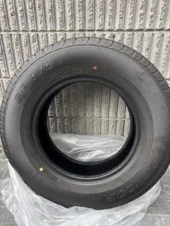 ハイエース新車外しノーマルタイヤ4本セット大阪、奈良で手渡し限定のサムネイル