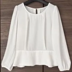 ナチュラルビューティーベーシック　ペプラムデザインブラウス