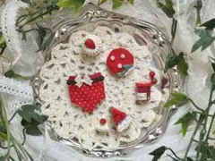 ドール服　いちごちゃんset N50