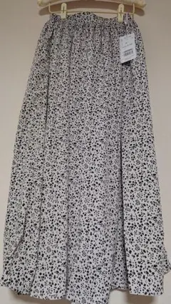 新品未使用 花柄ギャザーロングスカート