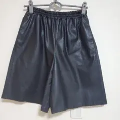 美品ルージュヴィフ　エコレザーショートパンツ　サイズ38のサムネイル