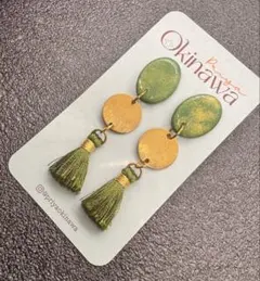 緑と金色のタッセルピアス N° 05