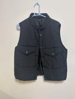 ブラック ダウンベスト Mサイズ