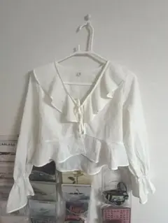 GU フリル付きホワイトブラウス　Sサイズ