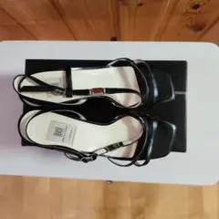 ブラックストラップサンダル 中ヒール