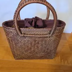 天然素材のブラウンかごバッグ