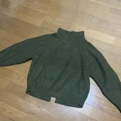 バックスリットニット　深緑　グリーン　ニット　トップス