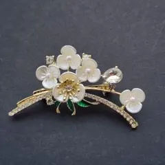 ブローチ サクラモチーフ 和風 着物 ワンポイント 入学式 などにも