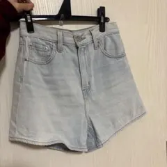 Levi's ライトブルー デニムショートパンツ w23