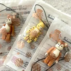 ベアブリックkiss the earth WWFチャリティキャンペーンストラップ 