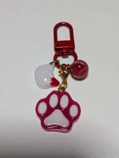 #77 レジンキーホルダー ハンドメイド チャーム 肉球 猫 犬 赤