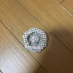 チェック柄花形ブローチ