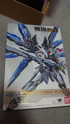 METAL BUILD 攻擊自由鋼彈+光翼