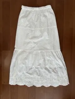 ベーセーストック　B.C.STOCK 白スカート　刺繍　フリーサイズ