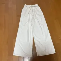 ホワイト ワイドパンツ ドローストリング付き