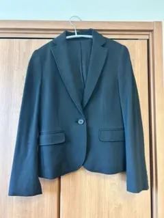 黒のテーラードジャケット　UNIQLO