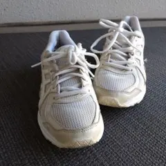 ASICS ホワイト ランニングシューズ TJG67E