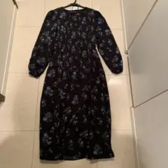新品未使用 TRUBE 黒地に花柄の長袖ワンピース M