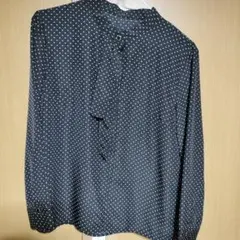 avv ドット柄ブラウス