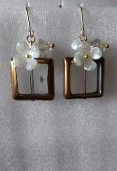 スクエアピアス　ハンドメイドピアス　クリアピアス　透明四角　花ピアス　他色可緑可