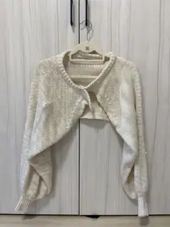 クリーム色 クロップドニットセーター
